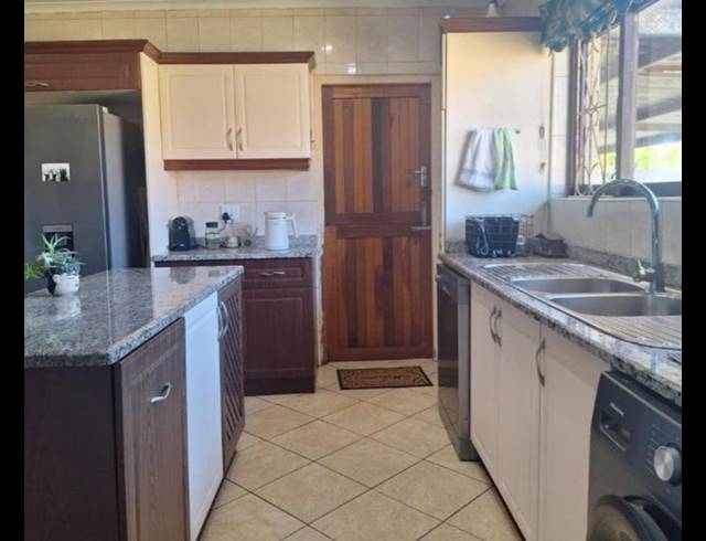 3 BEDROOM HOUSE FOR SALE IN BLUFF